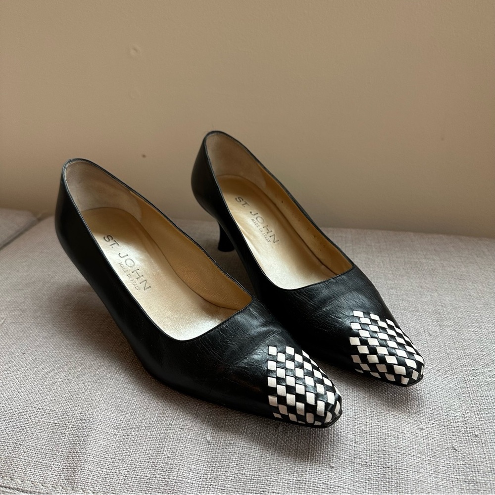 St. John Kitten Heel Classic Pump